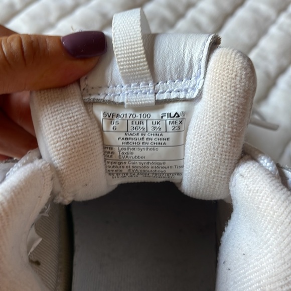 ALL WHITE FILA DISRUPTOR II PREMIUM SNEAKER - Picture 6 of 7